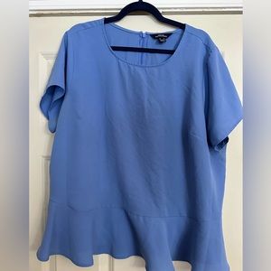 Women’s blue short sleeve blouse. Size 18W. Land’s End Outfitters. Used. Great!